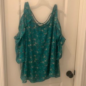 Green floral cold shoulder top. NWOT Size 1x.